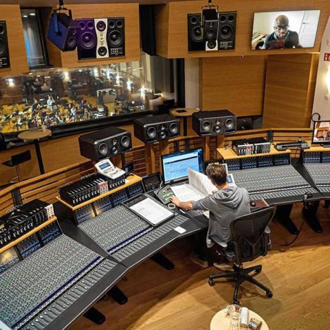 Bildquelle: Synchron Stage