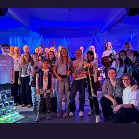 Bild mit musizierenden Mädchen am Jazz Girls Day