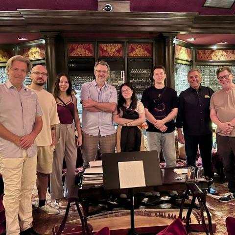 Im Hans Zimmer StudioMarcus Ratka, Michael Klimas Desiree Weber, Oliver Schmellenkamp, Sara Sacoto, Lukas Rösch, Jeffrey Levenson in Hans Zimmer Studio