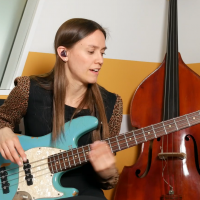 Study Electric Bass with JULIA HOFER